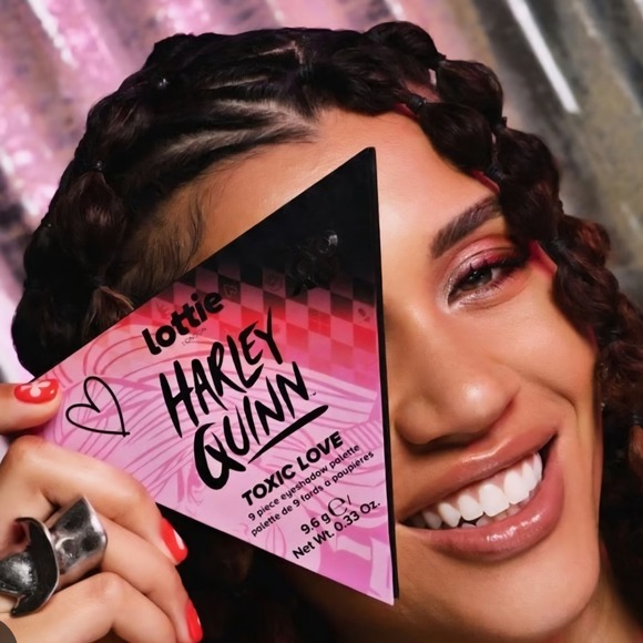 Eyeshadow Other - Lottie London Harley Quinn Toxic Love Eyeshadow Palette 9 Shade DC Comics Collab